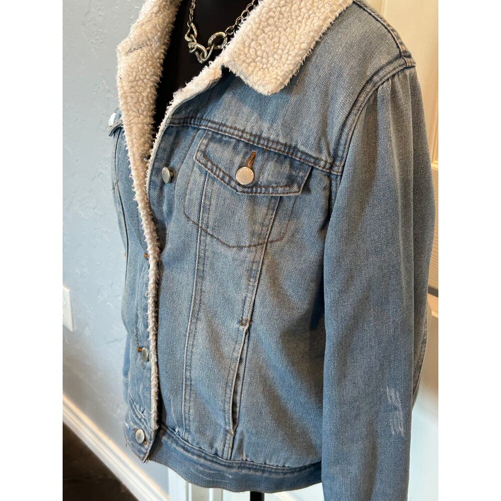 Jade & Ivory Womens L Light Wash Distressed Sherpa Lined Denim Jacket Cozy EUC - Picture 4 of 10